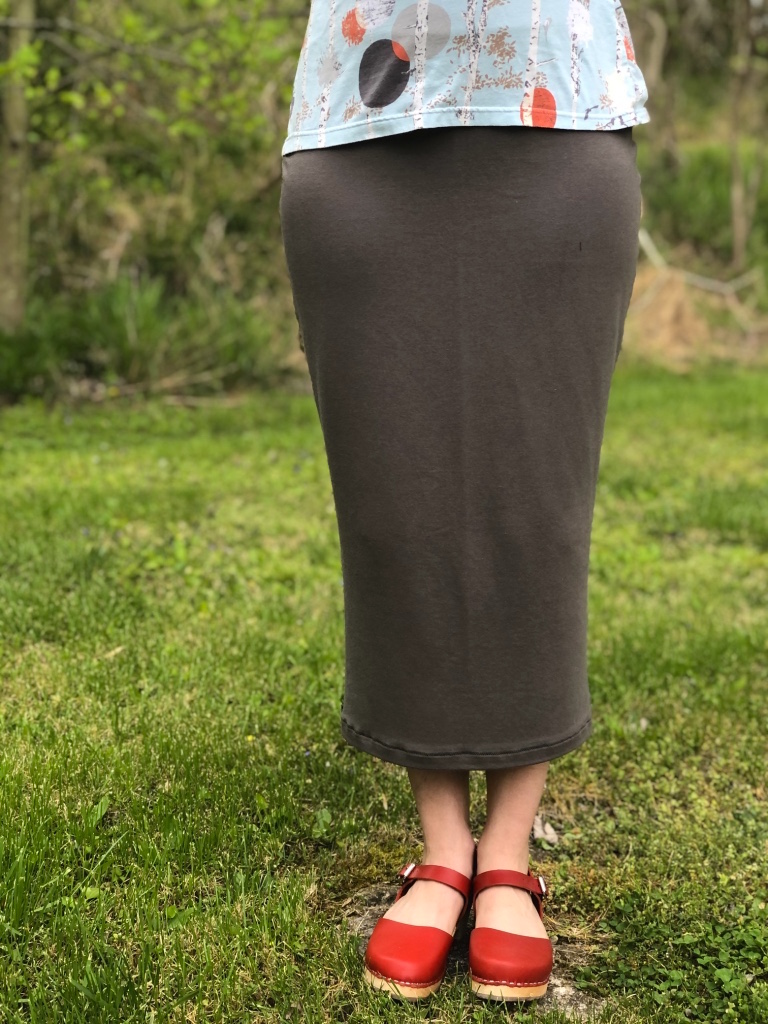 Pencil Skirt Sewing Pattern and Tutorial. Step-by-step guide.